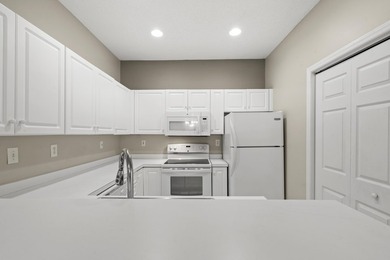 Welcome to Yacht Club at Lightkeepers Village! This spacious - photo 10