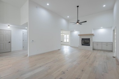 Price Just Reduced - Don't Miss This One! Step into this - photo 23