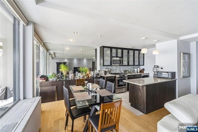 Welcome to 2 Horizon Road, a well-appointed unit set on a quiet - photo 6