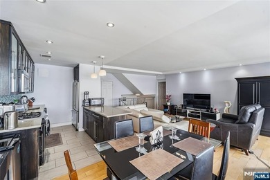 Welcome to 2 Horizon Road, a well-appointed unit set on a quiet - photo 7