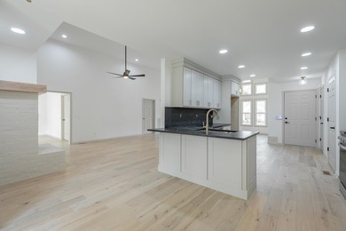 Price Just Reduced - Don't Miss This One! Step into this - photo 31