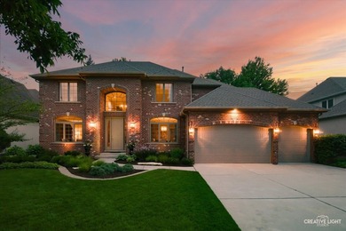 THIS ONE JUST FEELS RIGHT! Warm, welcoming, and beautifully - photo 2