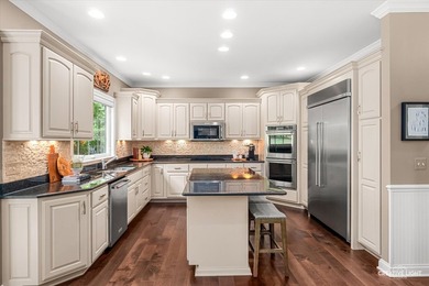 THIS ONE JUST FEELS RIGHT! Warm, welcoming, and beautifully - photo 10
