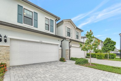 Lake Townhome/Townhouse For Sale in Oakland Park, Florida
