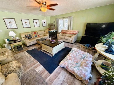 Ideally situated just south of Historic Georgetown, this classic - photo 2