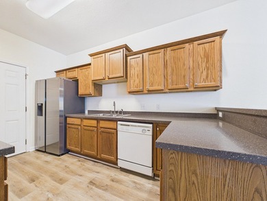This beautifully maintained 3-bedroom, 2.5-bathroom end-unit - photo 9