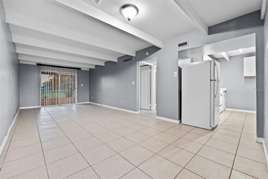 Welcome to this 1 bedroom 1 bathroom villa.  A clean and cozy - photo 3