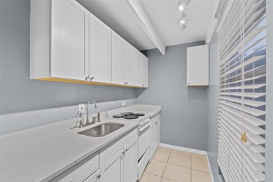 Welcome to this 1 bedroom 1 bathroom villa.  A clean and cozy - photo 9