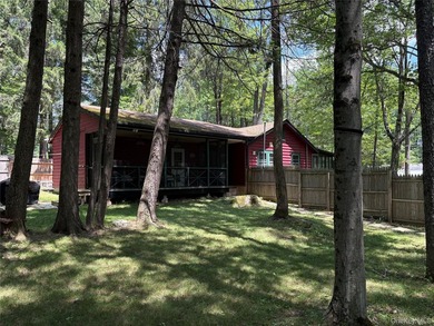 Charming Smallwood cabin offering lake rights and rare extra - photo 1
