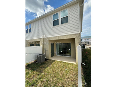 Beautiful corner-townhouse located in the highly desirable Skye - photo 11
