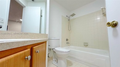 Beautiful and well-maintained 2-bedroom, 2-bathroom condo - photo 13