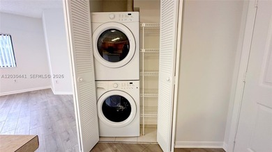 Beautiful and well-maintained 2-bedroom, 2-bathroom condo - photo 18