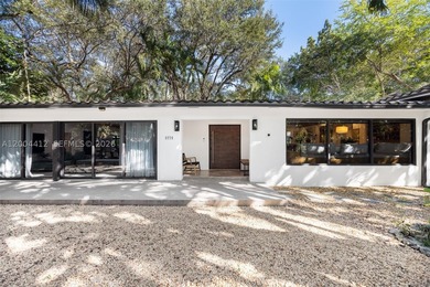 Discover the pinnacle of Tropical Modernism in this South - photo 1