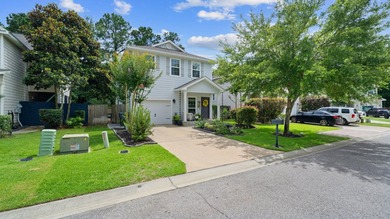 Welcome to 130 Mosaic Oaks Circle, an impeccable 3-bedroom, 2 - photo 4