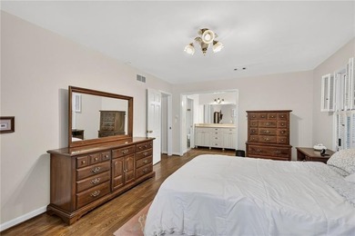 Incredible opportunity in sought-after Hampton Hall, ideally - photo 25