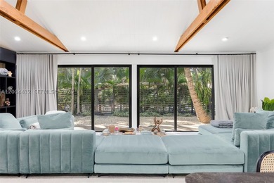 Discover the pinnacle of Tropical Modernism in this South - photo 6