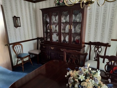 Welcome home to this spacious and beautifully situated property - photo 29