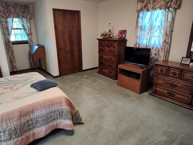 Welcome home to this spacious and beautifully situated property - photo 41