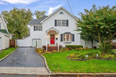 Welcome to this beautifully restored and thoughtfully updated - photo 1
