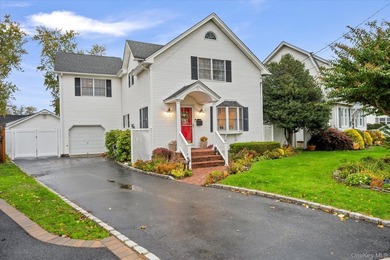 Welcome to this beautifully restored and thoughtfully updated - photo 2