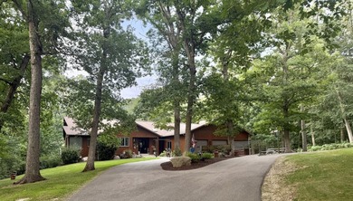 Enjoy the perfect blend of privacy, nature and lake living, with - photo 1