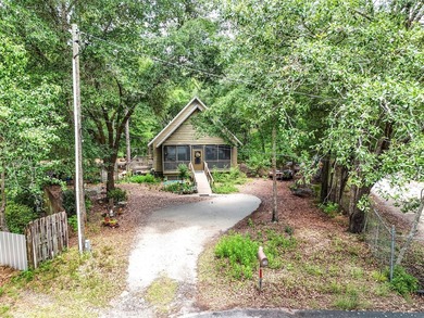 Florida cottage on .79 acres - totally renovated and nestled in - photo 2
