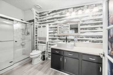 Welcome to this charming 2-bedroom, 2-bathroom + den, 1 CG in - photo 18