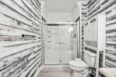 Welcome to this charming 2-bedroom, 2-bathroom + den, 1 CG in - photo 19