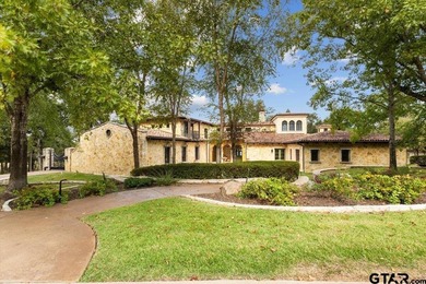Designed by Beverly Hills architect James Lumsden, this - photo 2