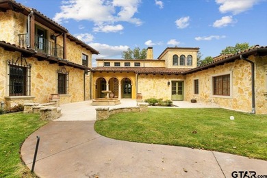 Designed by Beverly Hills architect James Lumsden, this - photo 5