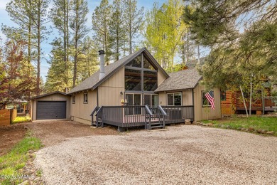 Chalet Style Cabin on a level lot with a Single-Car Detached - photo 2