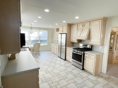 Large 4 Bedroom Home on an oversized corner lot in the - photo 11