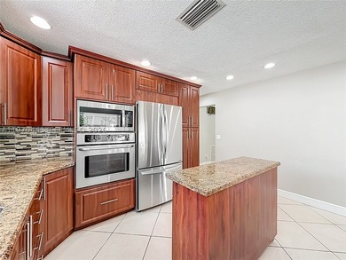 Welcome to this beautifully maintained 3-bedroom, 2-bathroom - photo 11