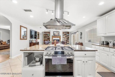 Public Remarks: THIS HOUSE COMES FURNISHED and is Turn Key! - photo 11
