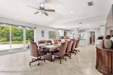 Public Remarks: THIS HOUSE COMES FURNISHED and is Turn Key! - photo 14