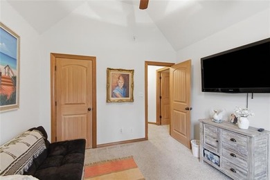 Welcome to one of the area's most desirable lakeside - photo 20