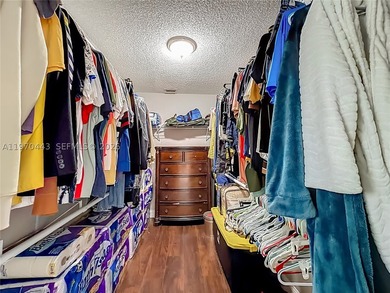 Welcome to this beautifully maintained 3-bedroom, 2-bathroom - photo 22