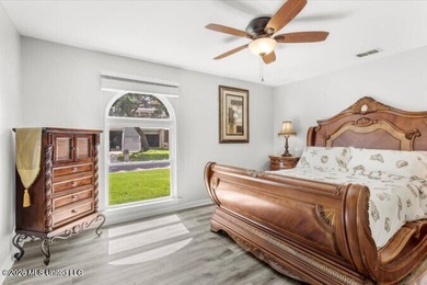 Public Remarks: THIS HOUSE COMES FURNISHED and is Turn Key! - photo 23