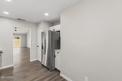 REMODELED, MOVE-IN READY, AND LOCATED IN A LAKE COMMUNITY! This - photo 24