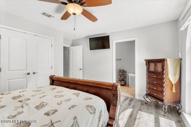 Public Remarks: THIS HOUSE COMES FURNISHED and is Turn Key! - photo 24