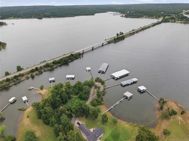 Welcome to one of the area's most desirable lakeside - photo 31