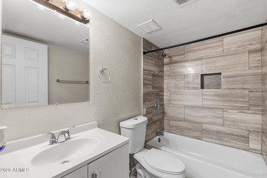 REMODELED, MOVE-IN READY, AND LOCATED IN A LAKE COMMUNITY! This - photo 32