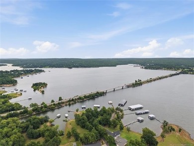 Welcome to one of the area's most desirable lakeside - photo 32