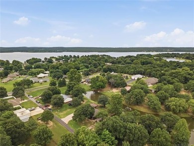 Welcome to one of the area's most desirable lakeside - photo 35