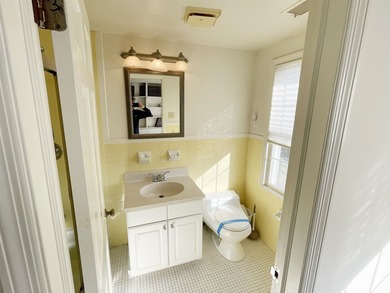 Large 4 Bedroom Home on an oversized corner lot in the - photo 36