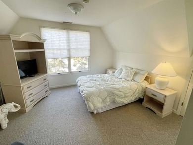 Large 4 Bedroom Home on an oversized corner lot in the - photo 41