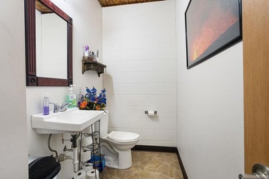 Here is an investment opportunity ready for new owners!! This - photo 41