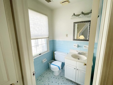 Large 4 Bedroom Home on an oversized corner lot in the - photo 43