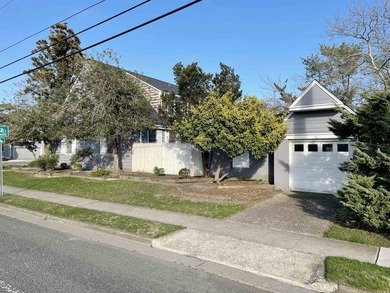 Large 4 Bedroom Home on an oversized corner lot in the - photo 48