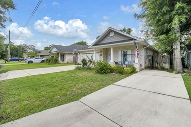 **UNDER CONTRACT WITH A 72 HOUR KICK OUT CLAUSE** This modern - photo 3